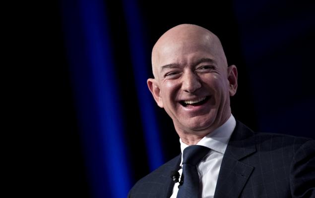 Amazon Earnings Loom: Are Shares a Buy?