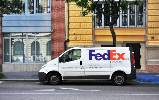 FedEx (FDX) Q4 Earnings Surpass Estimates, Revenues Lag