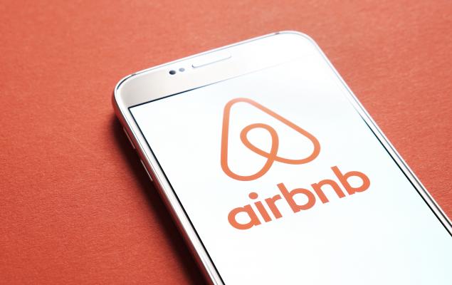 Airbnb Falls 7% in 6 Months: How Should You Approach the Stock?