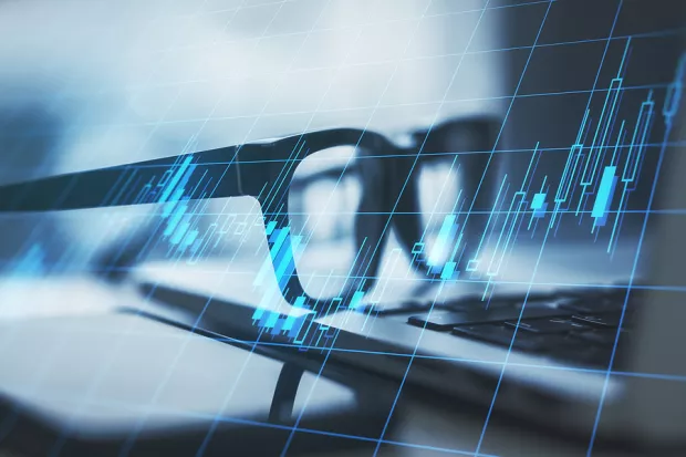 Should Investors Bet, Hold, or Offload CRWV Stock Before Q4 Earnings?