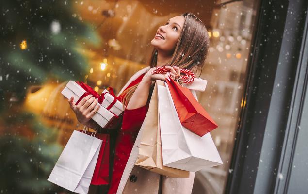 5 Picks to Benefit from a Strong Holiday Shopping Season