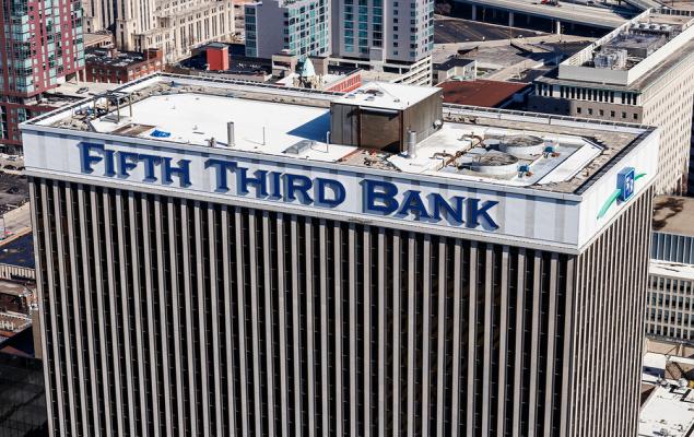 Fifth Third (FITB) Thrives on Organic Growth Amid Cost Woes