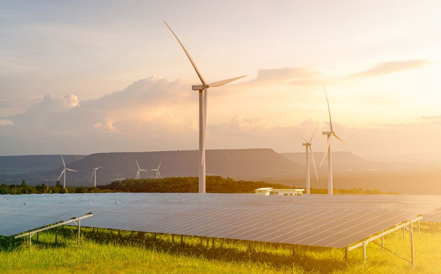 4 Oil Giants Invest Billions to Lead the Low-Carbon Energy Shift